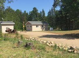 Four Seasons Algonquin Cabins โรงแรมในMadawaska