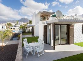 241 Quiet Bungalow with terrace, hotel em Playa de las Americas