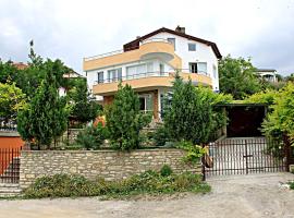 Popov Guest House, homestay in Baltsjik