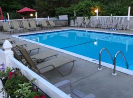 Lyn Aire Motel - Lake George, hotel cerca de Centro comercial - outlet Adirondack, Lake George