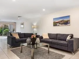 Adelaide Style Accommodation-Close to City-North Adelaide-3 Bdrm- FREE Parking