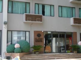 Seaview Holiday Resort, hotel near Cheung Po Tsai Cave, Hong Kong