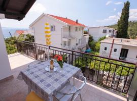 Apartments Adna, guest house in Podaca