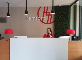 Remfort Hotel, hotel em Santa Ana
