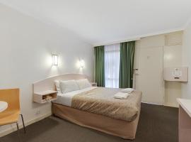 Alexander Motor Inn, hotel near Essendon Train Station, Melbourne