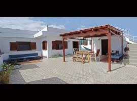 Self-catering Apartment w/ Terrace – dom przy plaży w mieście Ribeira da Prata