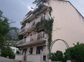 Apartmani Tina, hotel din Podgora