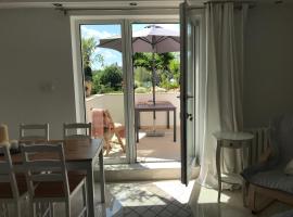 Apartament " POD NIEBIESKIM PAGAJEM ", hotel v mestu Mrągowo