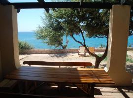 Villa Alabe - Waterfront Apartments in Bosa Porto Alabe, hotel in Tresnuraghes