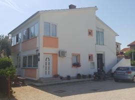 Guest House Dijana, hotel in Krk