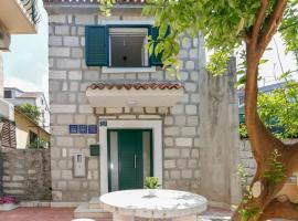 Apartments and Rooms Stone House