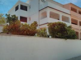 Apartmani Nerko, hotel with parking in Pag