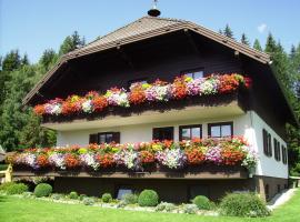 Haus Alpenland, готель у місті Sankt Andrä im Lungau