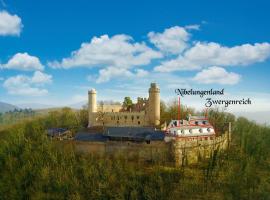 Schloss Auerbach Große Ferienwohnung, holiday rental sa Bensheim