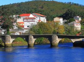 Hostal O Pincho, hotel econômico em Ponte Do Porto