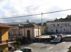 Federica House - fra l'Etna e Taormina -, appartamento a Piedimonte Etneo