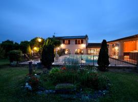 Bastide Les Basses Royères, hotel en Robion en Luberon