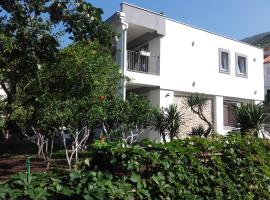 Guest House Djonovic, hotel pet friendly a Petrovac na Moru