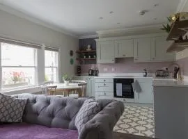 Vesta Central Bath Apartment