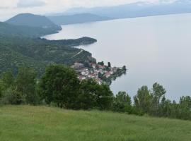 Shoposki Guest House: Elshani, Bay of Bones yakınında bir otel