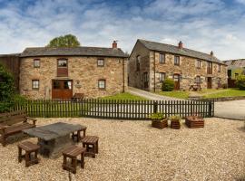 Tregolls Farm Cottages, hotel in Wadebridge