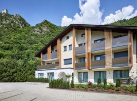Residence Laitacherhof - Modern eingerichtete Apartments in der Nähe vom Zentrum von Klausen mit Pool, hotel in Chiusa