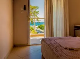 LE MONDE Seaview Suites