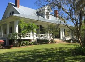 Canemount Plantation Inn, country house in Westside