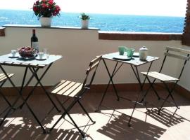 A casa di Edo, holiday home in Acireale