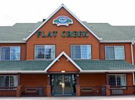 Flat Creek Lodge: Hayward, National Fresh Water Fishing Hall of Fame yakınında bir otel