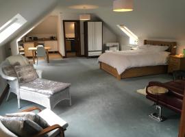 The Suite at Scarbuie, apartment in Ballater