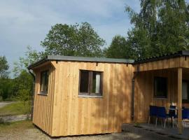 Camping Harfenmühle - Chalet, hotel con estacionamiento en Mörschied