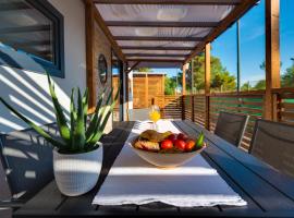 Croatia Camp Mobile Homes Vodice, glamping v destinácii Vodice