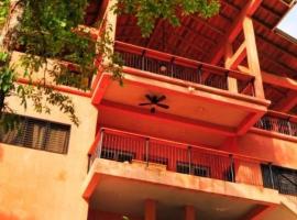 Hotel Rio, hotell i La Ceiba