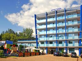 Hotel Dixon so vstupom do bazéna a vírivky zdarma - free entrance to pool and jacuzzi included, Hotel in Banská Bystrica