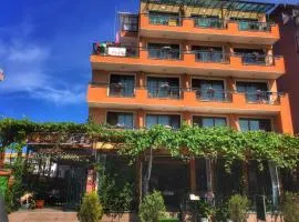 Family hotel Deykin