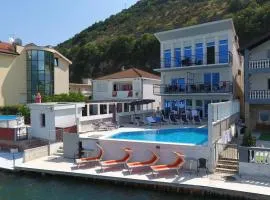 Apartments Riverside