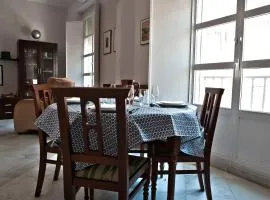 Situación en el corazón de Sevilla-Parking gratis!