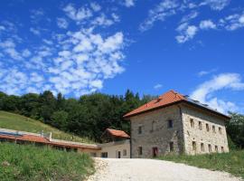 Agriturismo Fattoria Ortoalpino、Trichianaの駐車場付きホテル