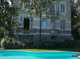 Rainbow Relais, hotel with pools in Lesa