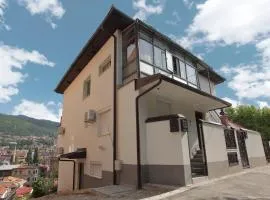 Deluxe Bellevue Apartments