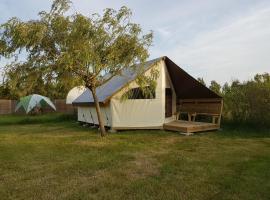 Camping Les Chagnelles, вариант жилья у пляжа в городе Le Perrier