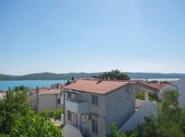 Apartments Katarina, khách sạn ở Pirovac