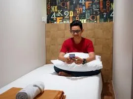 FixOn Capsule Hotel
