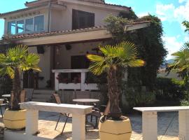 Cavo Paradiso Villa, rumah kotej di Asproválta