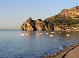 Le Zagare apartments: SantʼAlessio Siculo'da bir otel