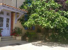 Chambres et Tables d'Hotes "Au pres de ma Blonde", hotel near Mauriac Castle, Senouillac