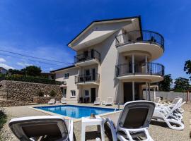 Villa two Angels with swimming pool, Ika - Opatija, מלון באיקה