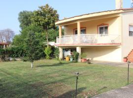 Maria's Guesthouse, beach rental in Keramotí