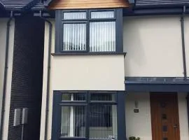 Bright modern house beside Snowdonia